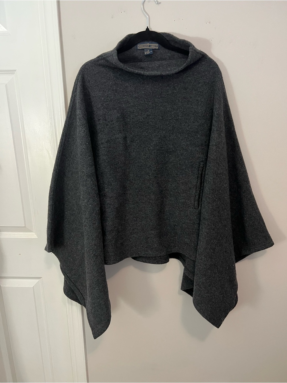 Vintage Herman Geist Charcoal Gray 100% Wool Poncho,medium